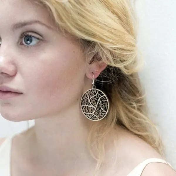 Houten oorbellen - lasergesneden oorbellen / lasercut earrings