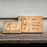 Gepersonaliseerd huisnummerbord van hout