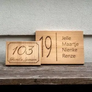 Personalisiertes Hausnummernschild aus Holz