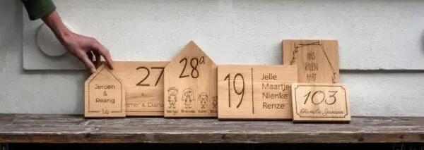 houten huisnummers graveren