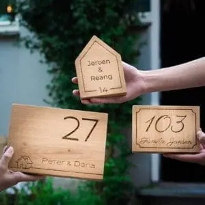 Naambord huisnummer van hout - gepersonaliseerd huisnummerbord - Maak je eigen ontwerp