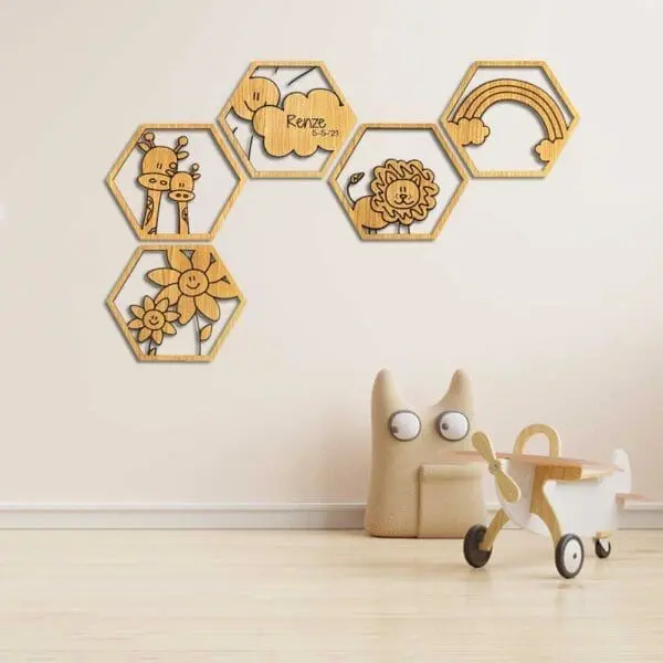 Houten wanddecoratie kinderkamer hexagon wolk leeuw giraffe bloemen regenboog