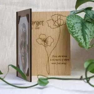 Houten fotolijst gepersonalisserd eigen ontwerp overlijden dierbaren herinneren afscheid