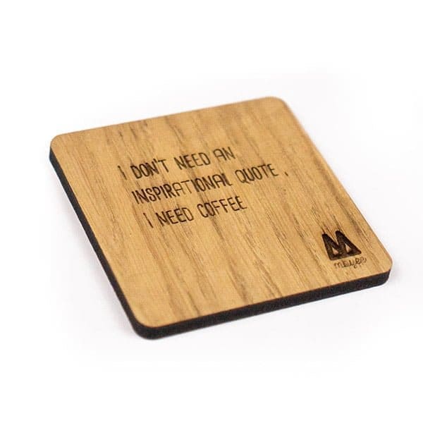 Houten onderzetters met logo en boodschap
