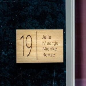 Hausnummer aus Holz