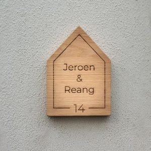 Naambord huisnummer van hout – huisnummerbord naambordje