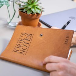 Notizbuch aus Leder – nachfüllbar – Gravieren Sie Ihr eigenes Design (10) Leren notitieboekje - hervulbaar - Graveer je eigen ontwerp (10)