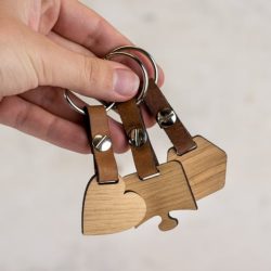 gepersonaliseerde sleutelhanger van leer of hout – sleutelhanger met naam of logo gepersonaliseerde sleutelhanger van leer of hout - sleutelhanger met naam of logo